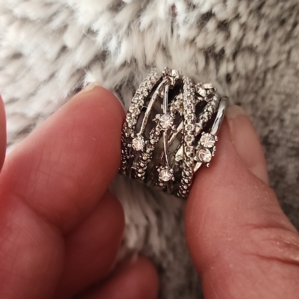 Silver ring - Picture 2 of 5
